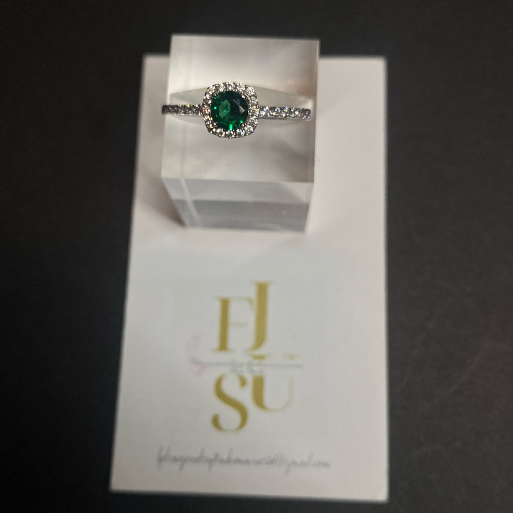 Hand Crafted Dazzling Green and Clear Gemstone Sterling Silver 925 Ring size 9